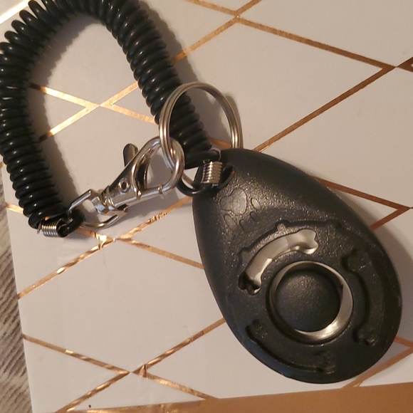 DOG TRAINING CLICKER ONE SIZE BRAND NEW IN PACKAGE BLACK - Picture 3 of 3